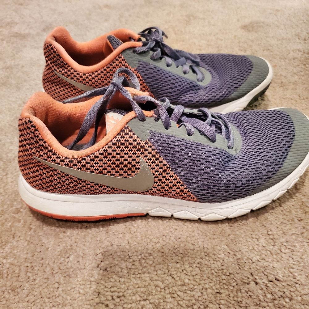 Womens Nike shoes
